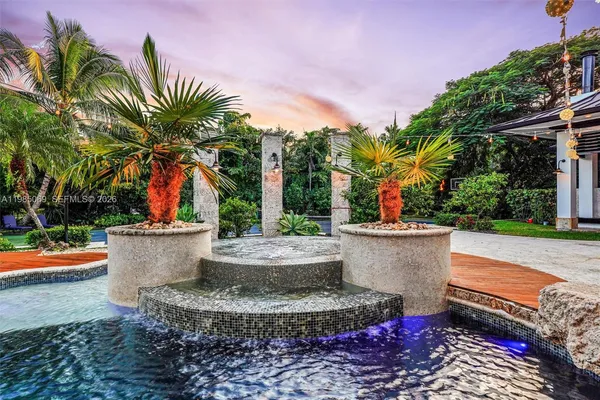 $6,695,000 | 6700 Southwest 132nd Street, Pinecrest, FL 33156