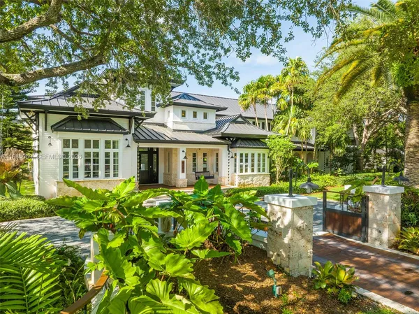 $6,695,000 | 6700 Southwest 132nd Street, Pinecrest, FL 33156