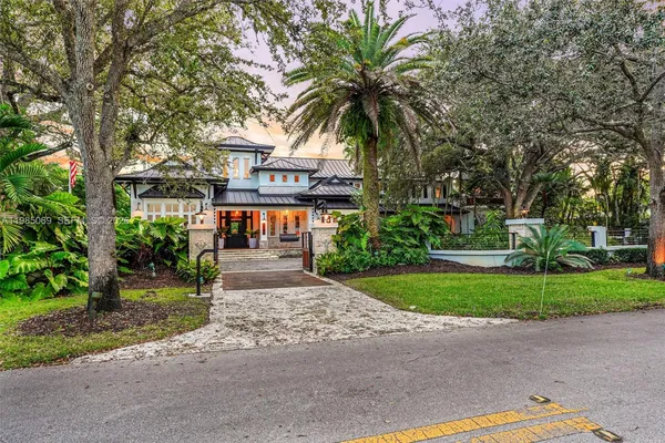 $6,695,000 | 6700 Southwest 132nd Street, Pinecrest, FL 33156