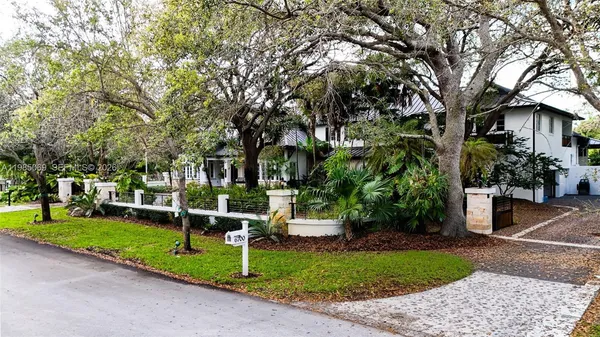 $6,695,000 | 6700 Southwest 132nd Street, Pinecrest, FL 33156