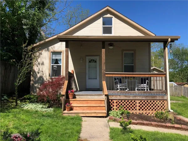 $144,000 | 312 Grand Avenue, Leavenworth, KS 66048