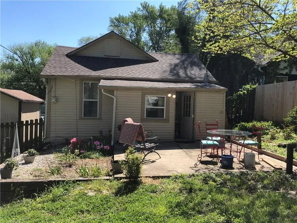 $144,000 | 312 Grand Avenue, Leavenworth, KS 66048