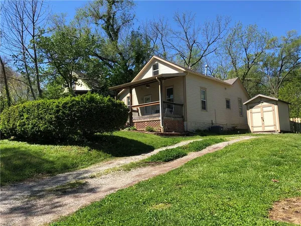 $144,000 | 312 Grand Avenue, Leavenworth, KS 66048