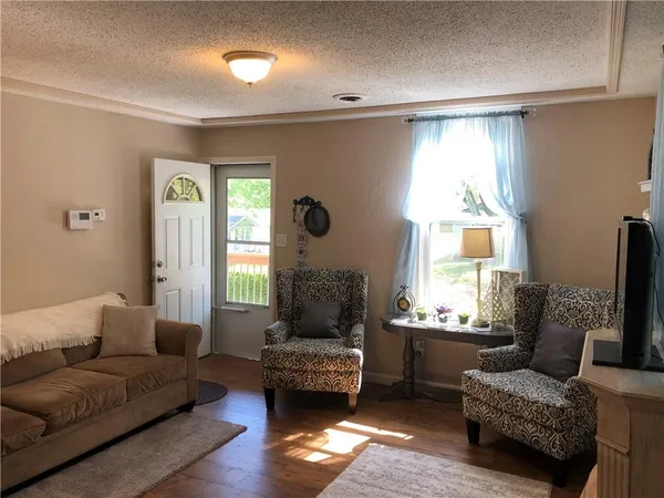 $144,000 | 312 Grand Avenue, Leavenworth, KS 66048