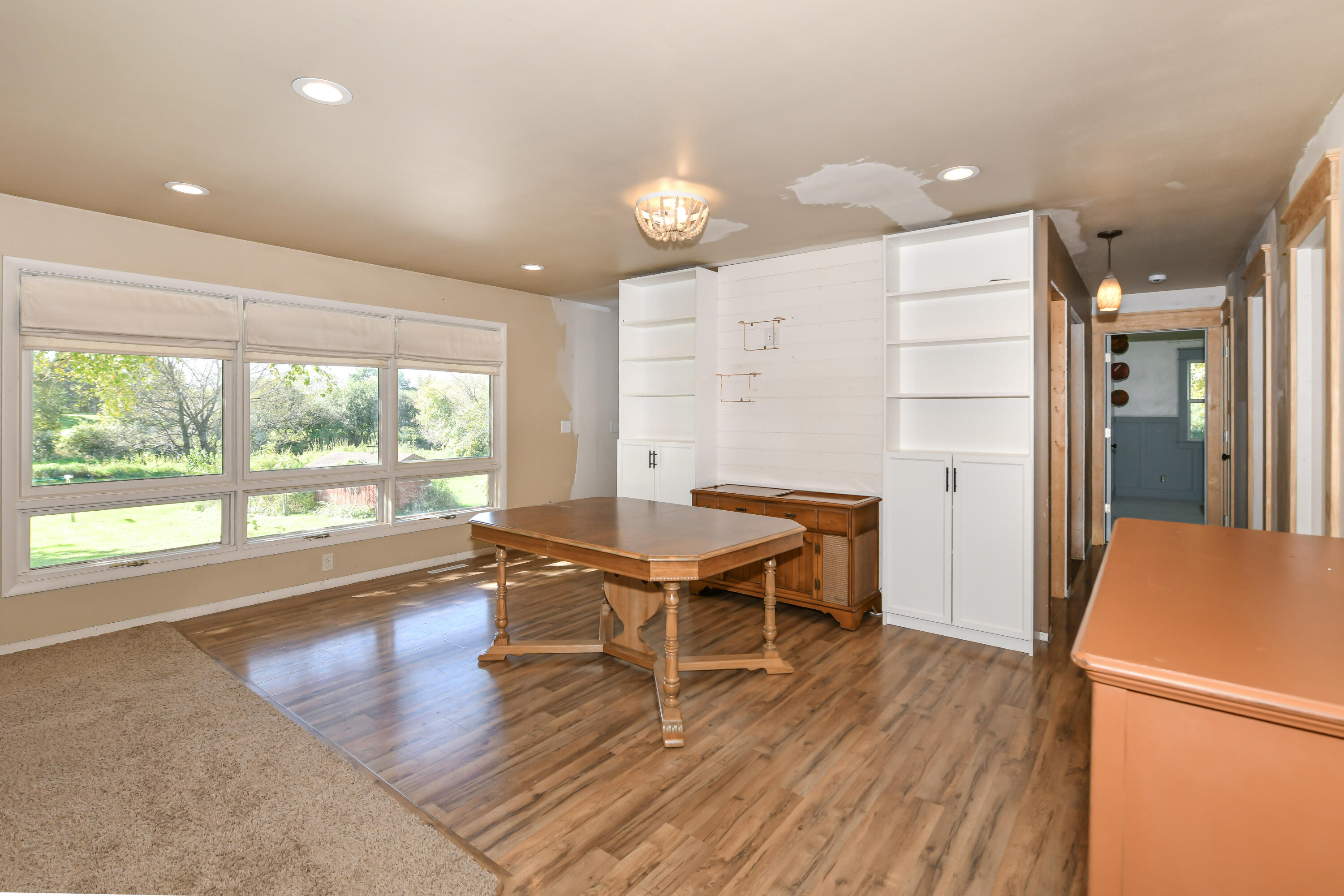 3405 County Rd O South Delavan, WI 53115 - Photo 15 of 39 Living Room
