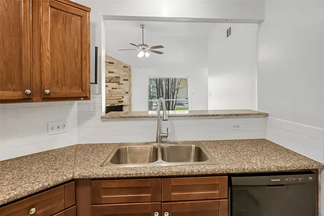 $1,500 | 5211 Lynngate Drive, Spring, TX 77373