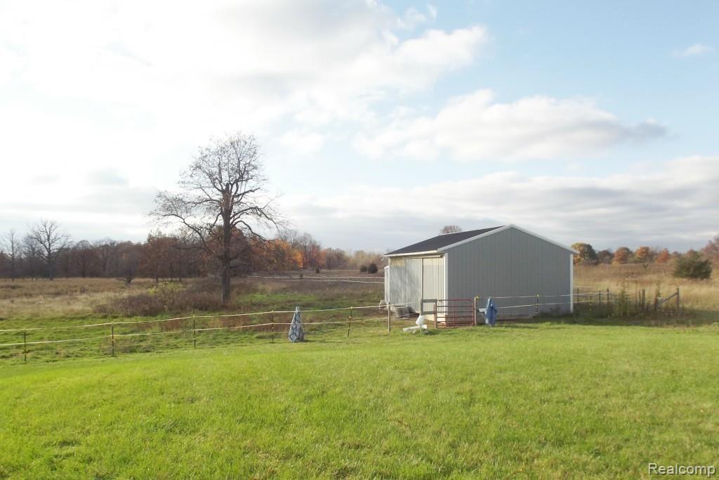 2091 Layton Road Fowlerville, MI 48836 - Photo 8 of 11 DSCF4114.jpg