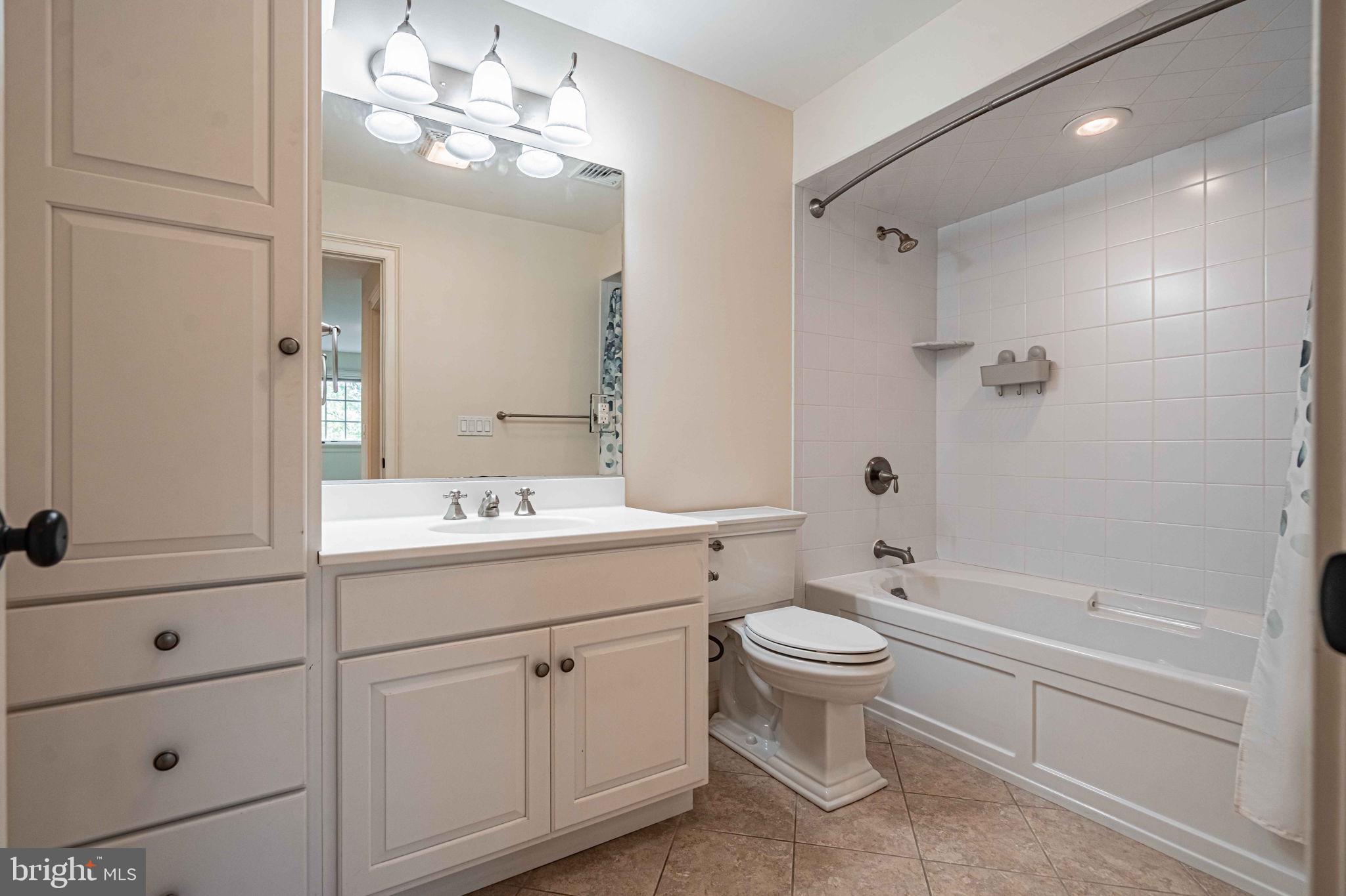 2061 Forge Run Bethlehem, PA 18015 - Photo 38 of 52 Gallery Image 38