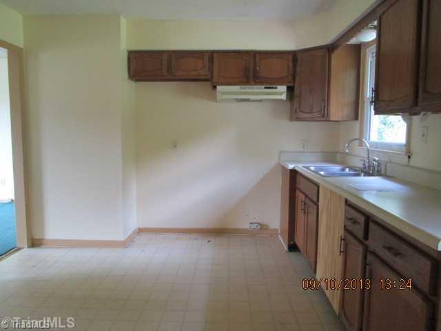 1320 West Meadowview Road Greensboro, NC 27403 - Photo 3 of 10 Kitchen.
