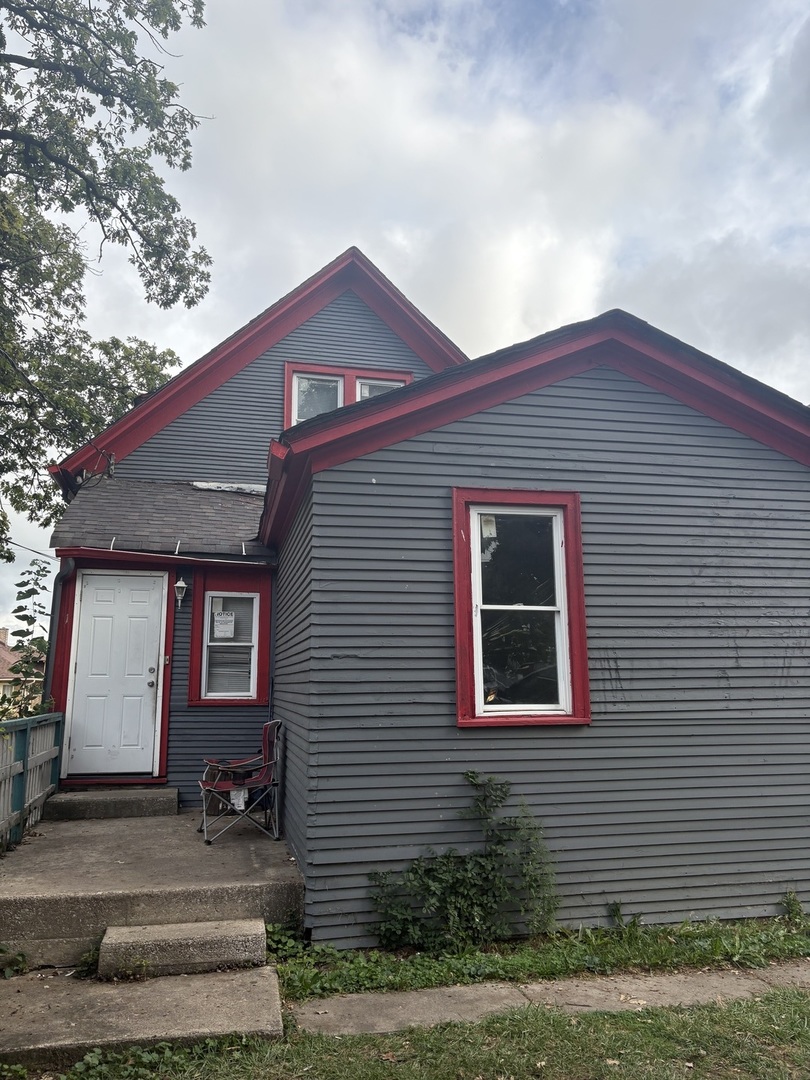 72 19th Street Chicago Heights, IL 60411 - Photo 2 of 7 a front view of a house with a yard
