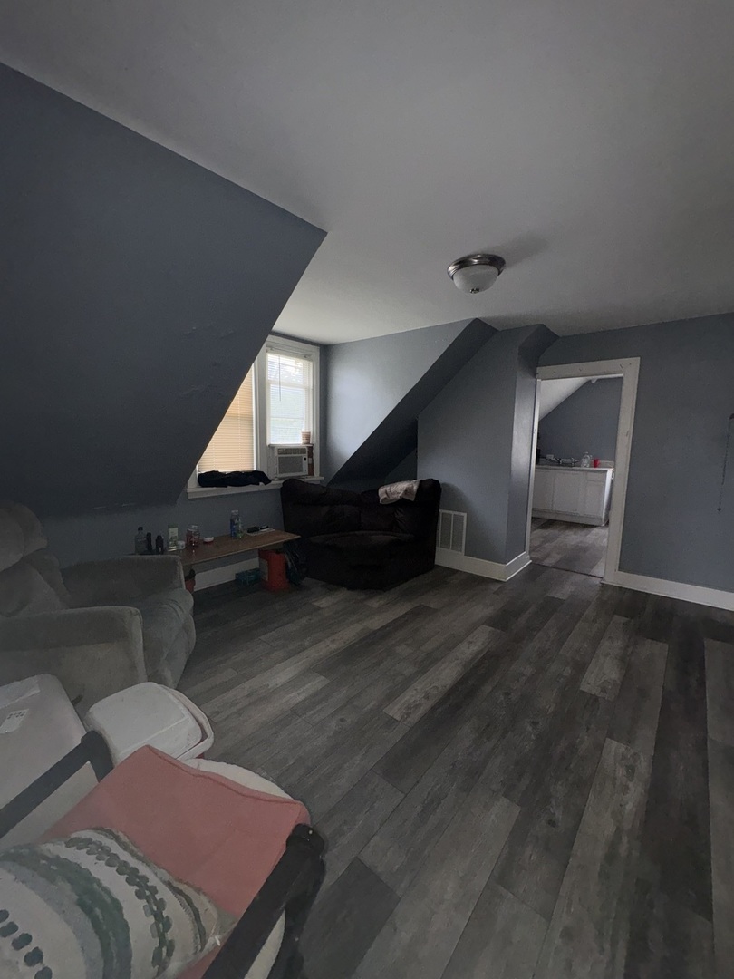 72 19th Street Chicago Heights, IL 60411 - Photo 5 of 7 a living room with furniture