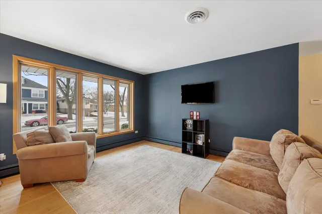 $600,000 | 878 Parkside Avenue, Elmhurst, IL 60126