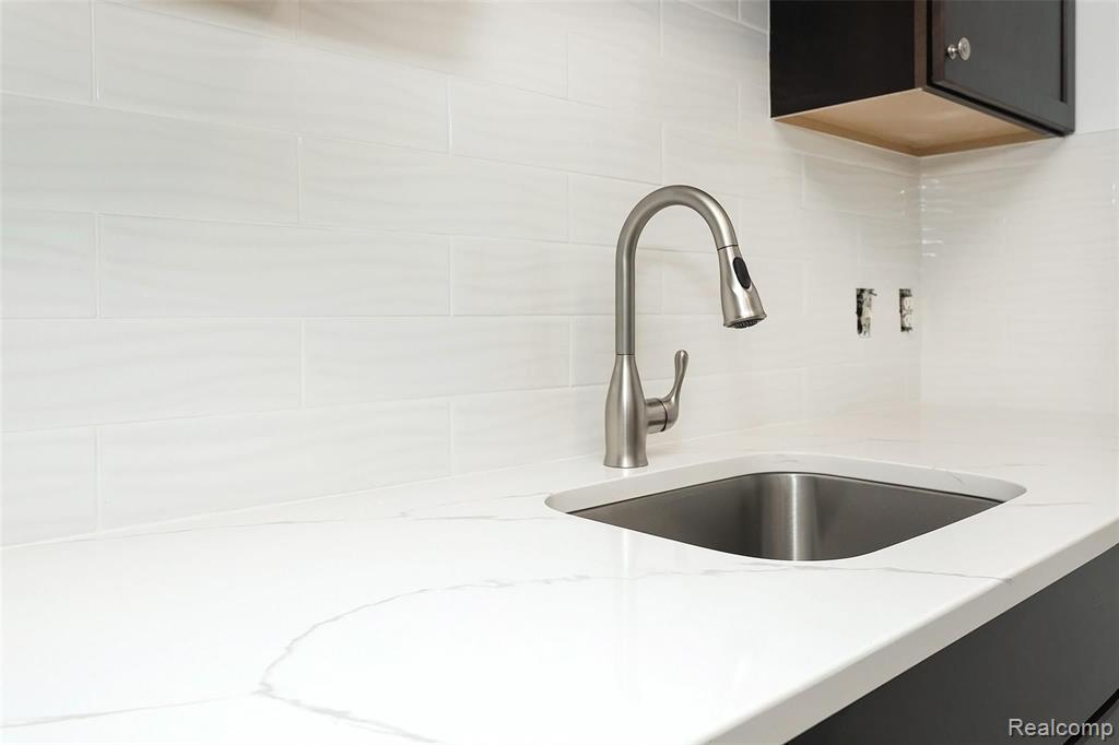 3350 Greenfield Road, Unit 17 Royal Oak, MI 48073 - Photo 6 of 19