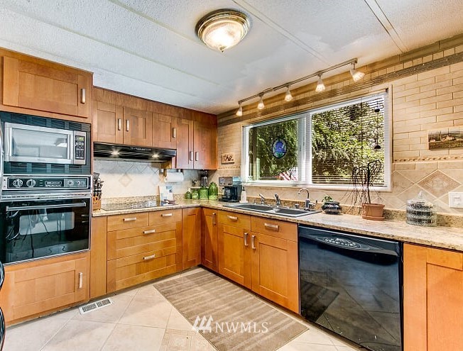 18650 Southeast 216th Street Renton, WA 98058 - Photo 9 of 14 Gallery Image 9