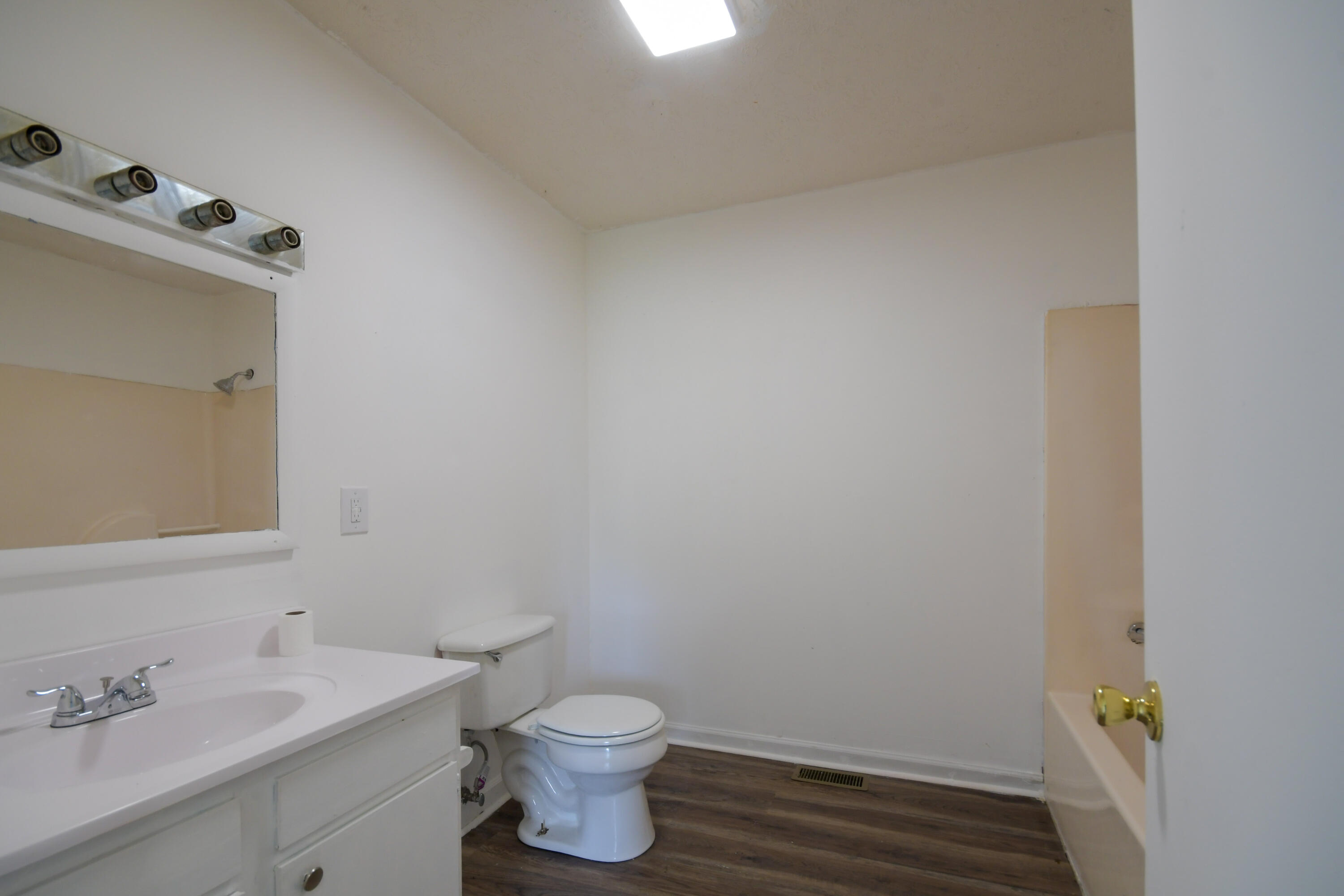 Bathroom (1 of 2)