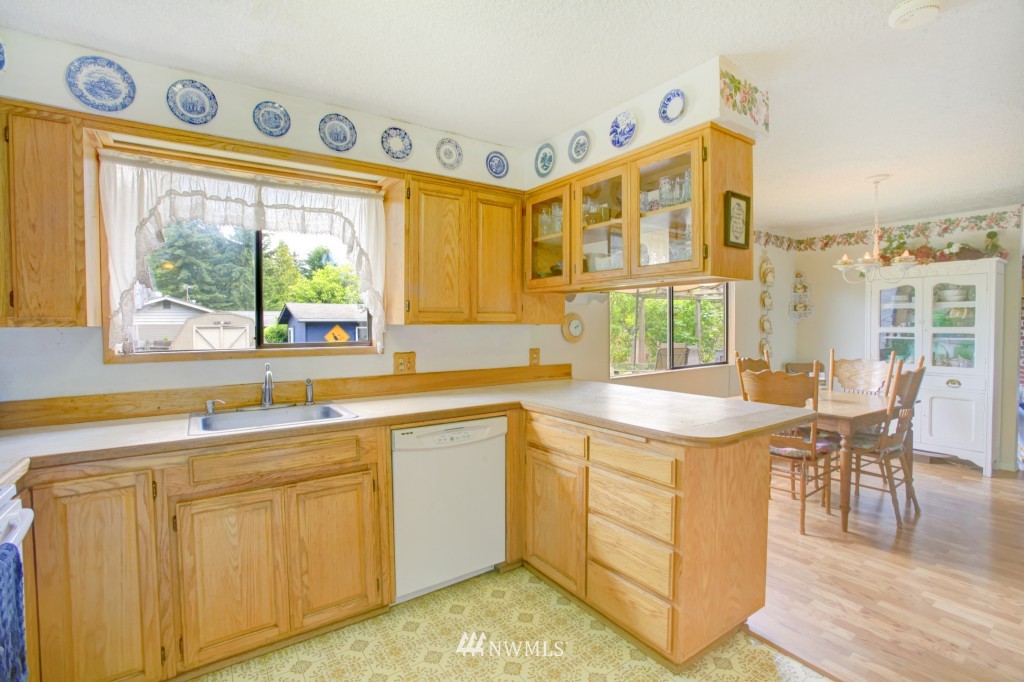 20921 9th Avenue Southeast Bothell, WA 98021 - Photo 3 of 23