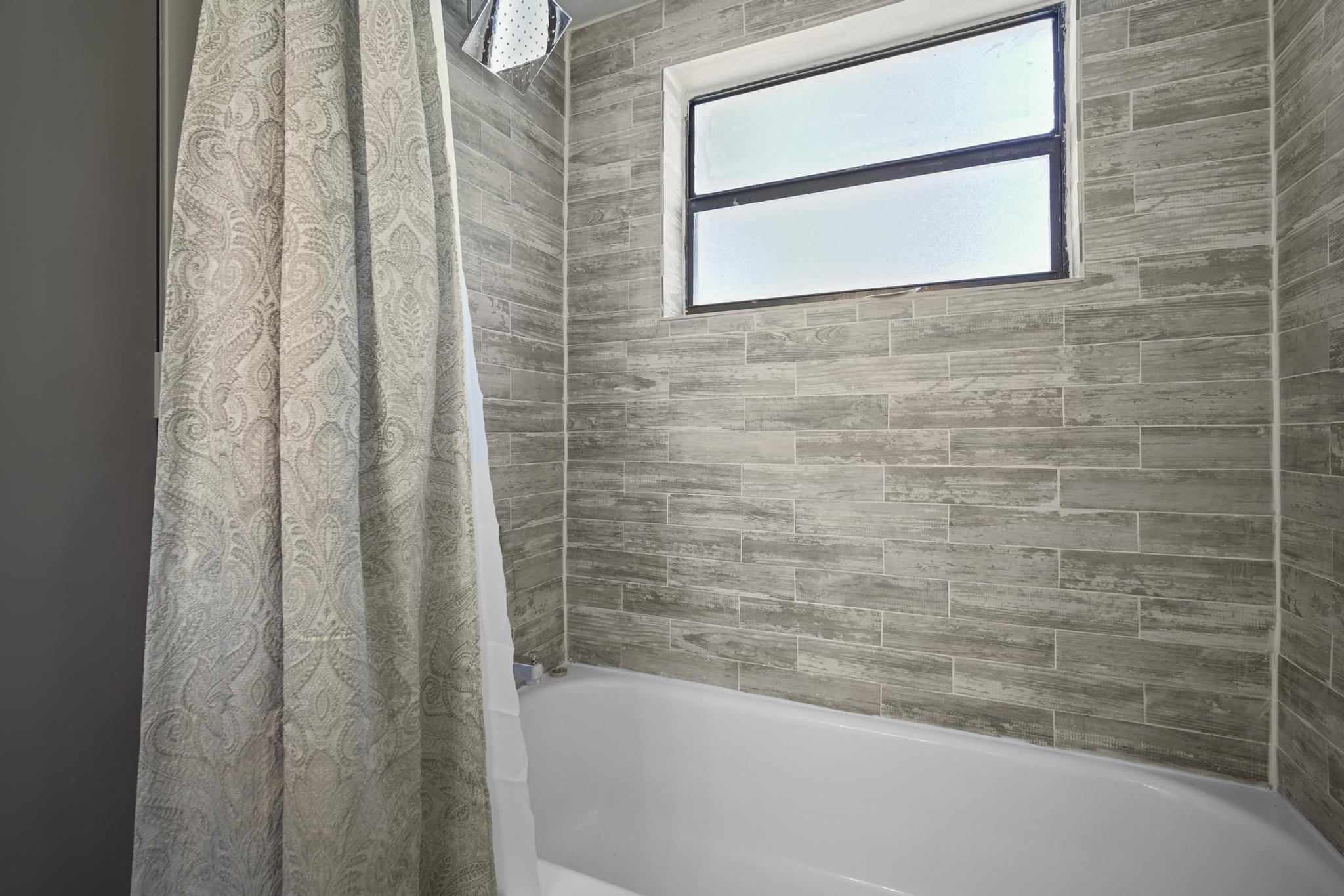 149 Northwest 70th Street, Unit 214C Boca Raton, FL 33487 - Photo 26 of 35 a bathroom with a bathtub