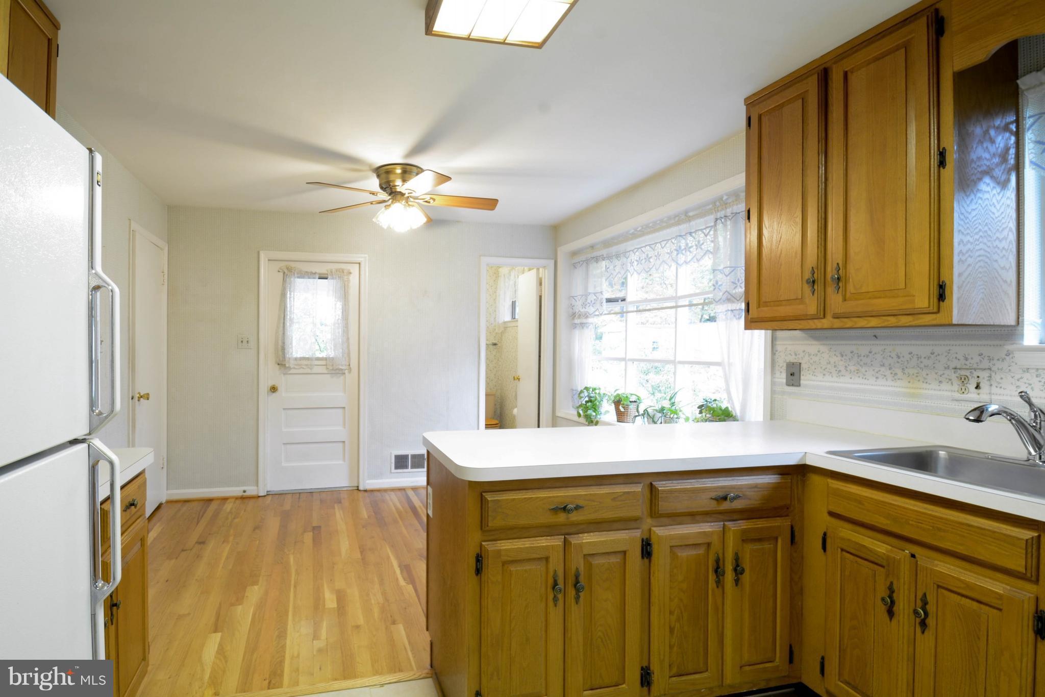 6912 Vancouver Road Springfield, VA 22152 - Photo 2 of 30 Kitchen