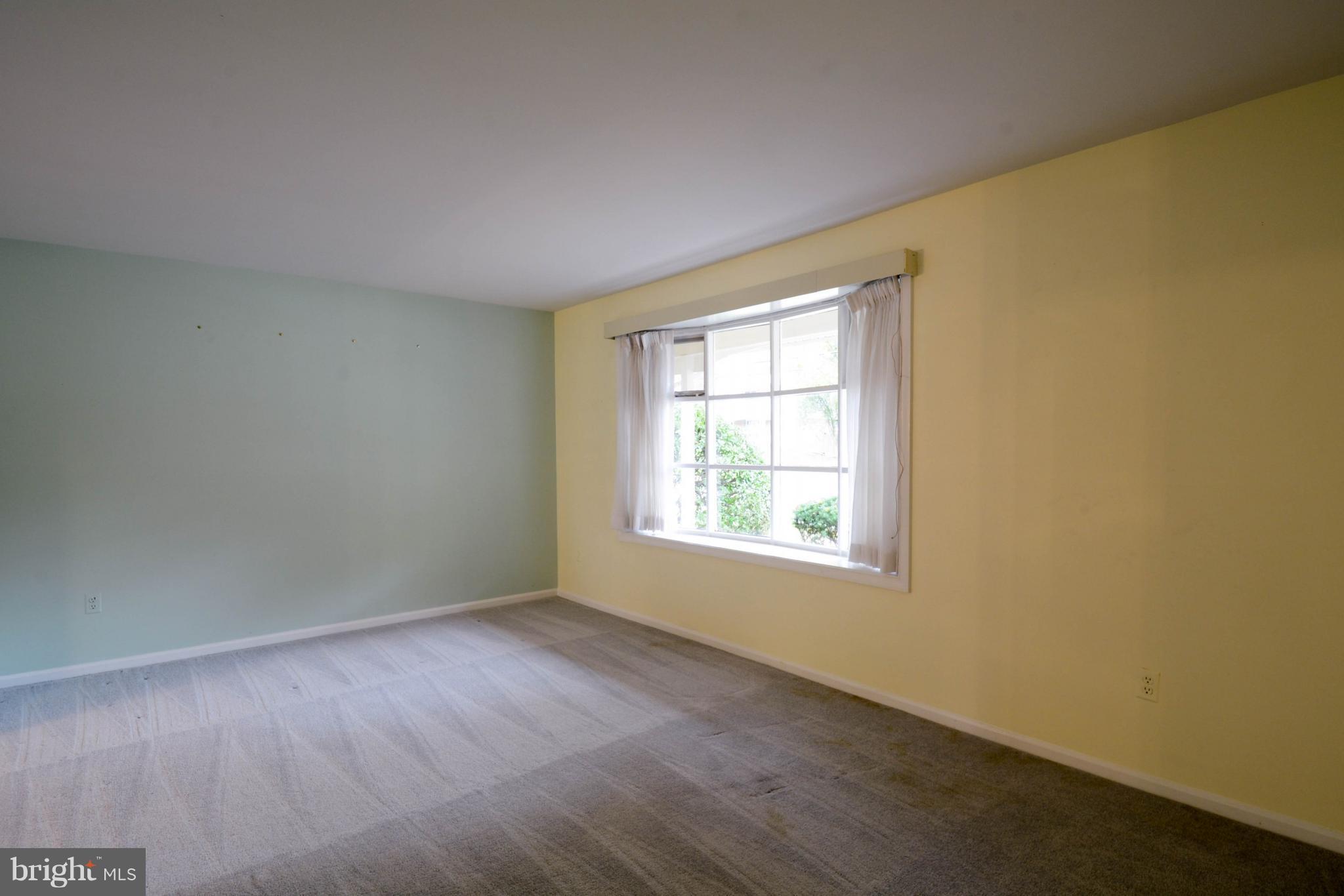 6912 Vancouver Road Springfield, VA 22152 - Photo 11 of 30 Living Room