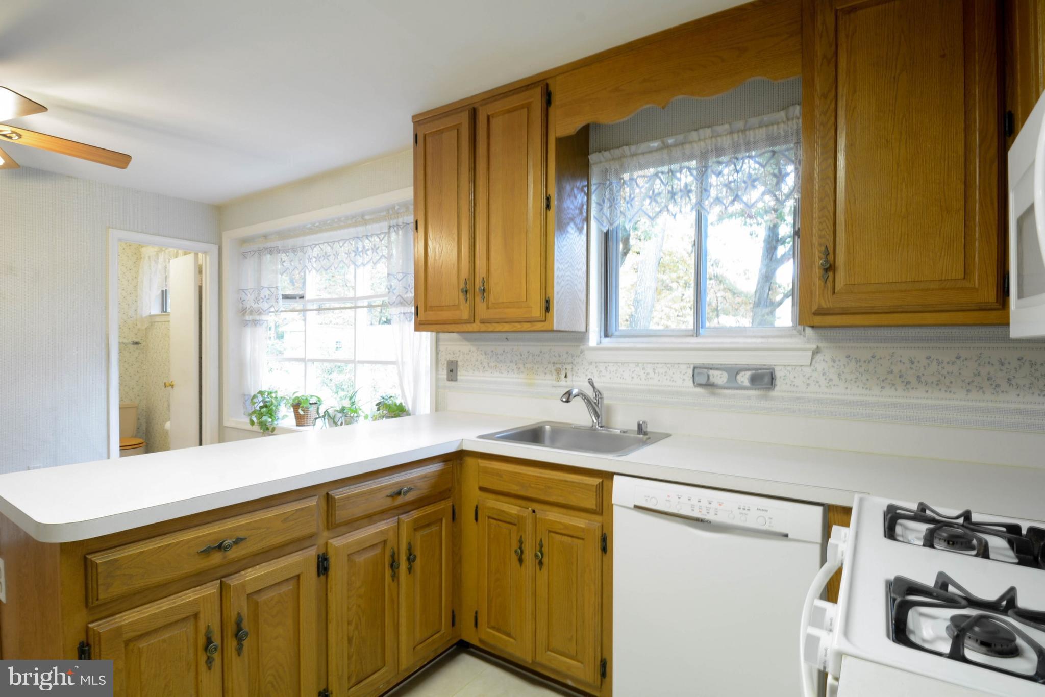 6912 Vancouver Road Springfield, VA 22152 - Photo 5 of 30 Kitchen