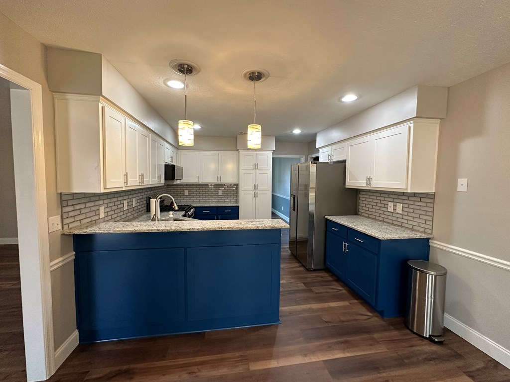 4942 Cedar Ridge Court Columbus, GA 31909 - Photo 11 of 57 Kitchen w/granite countertops