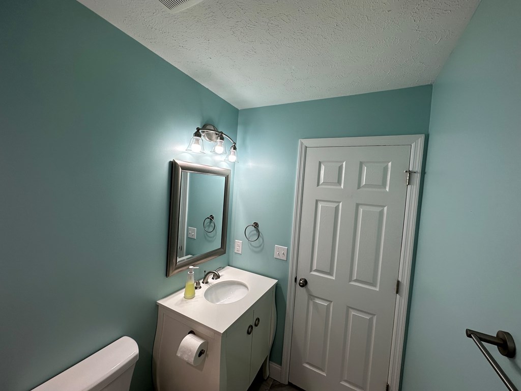 4942 Cedar Ridge Court Columbus, GA 31909 - Photo 43 of 57 Hall bathroom