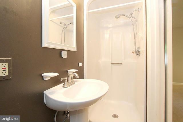 8487 Springfield Oaks Drive Springfield, VA 22153 - Photo 28 of 30 Bath