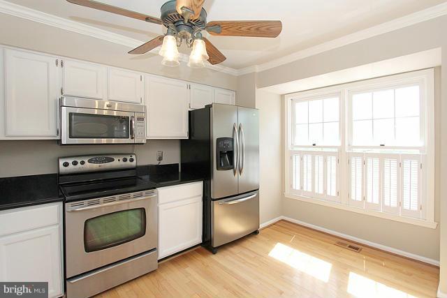 8487 Springfield Oaks Drive Springfield, VA 22153 - Photo 5 of 30 Kitchen