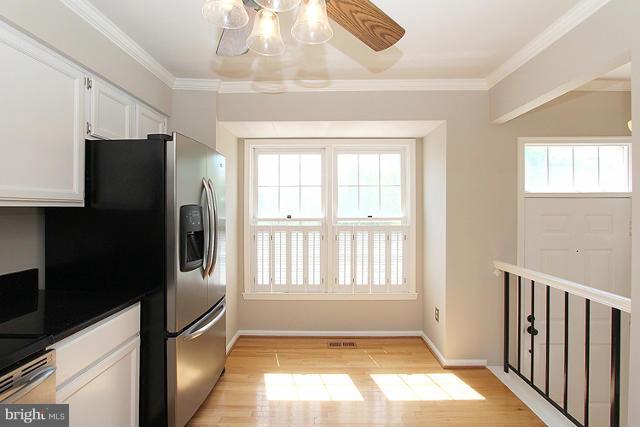 8487 Springfield Oaks Drive Springfield, VA 22153 - Photo 6 of 30 Kitchen