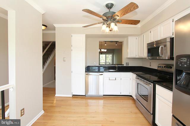 8487 Springfield Oaks Drive Springfield, VA 22153 - Photo 7 of 30 Kitchen
