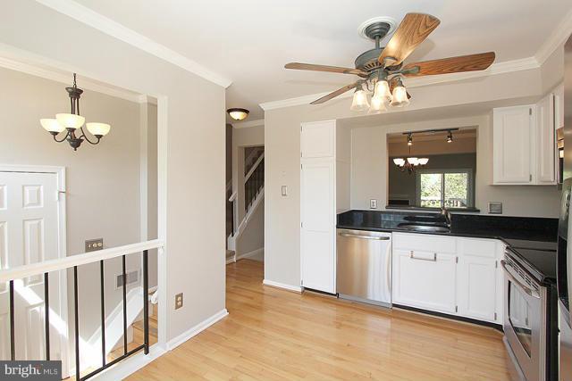 8487 Springfield Oaks Drive Springfield, VA 22153 - Photo 8 of 30 Kitchen