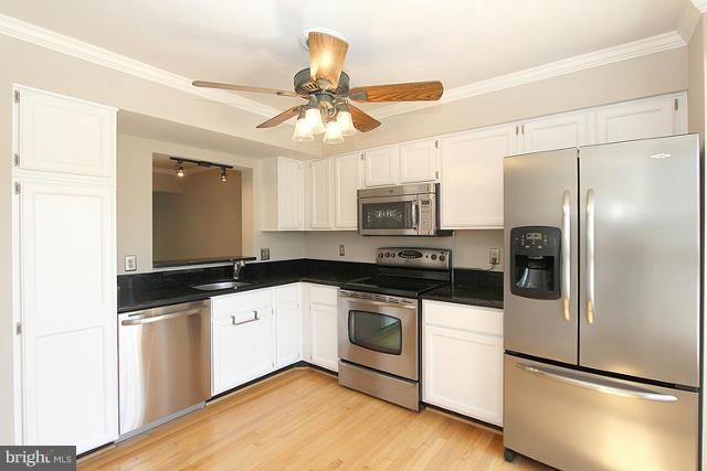 8487 Springfield Oaks Drive Springfield, VA 22153 - Photo 9 of 30 Kitchen