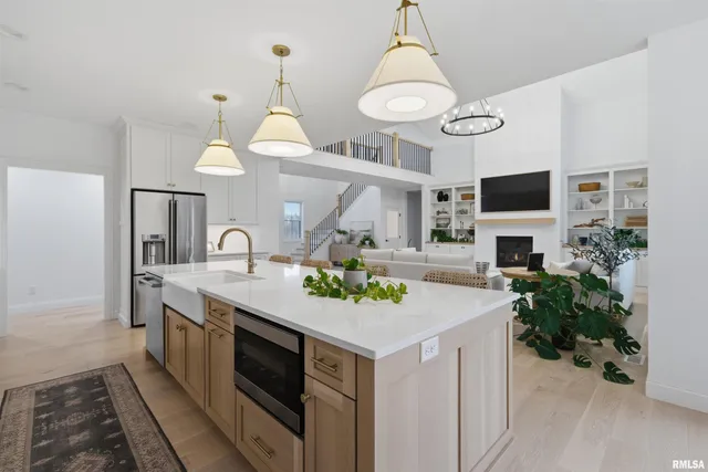 $799,900 | 201 Royal Point Court, Pekin, IL 61554