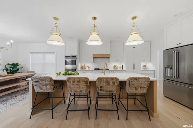 $799,900 | 201 Royal Point Court, Pekin, IL 61554