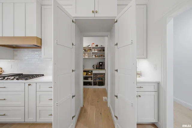 $799,900 | 201 Royal Point Court, Pekin, IL 61554