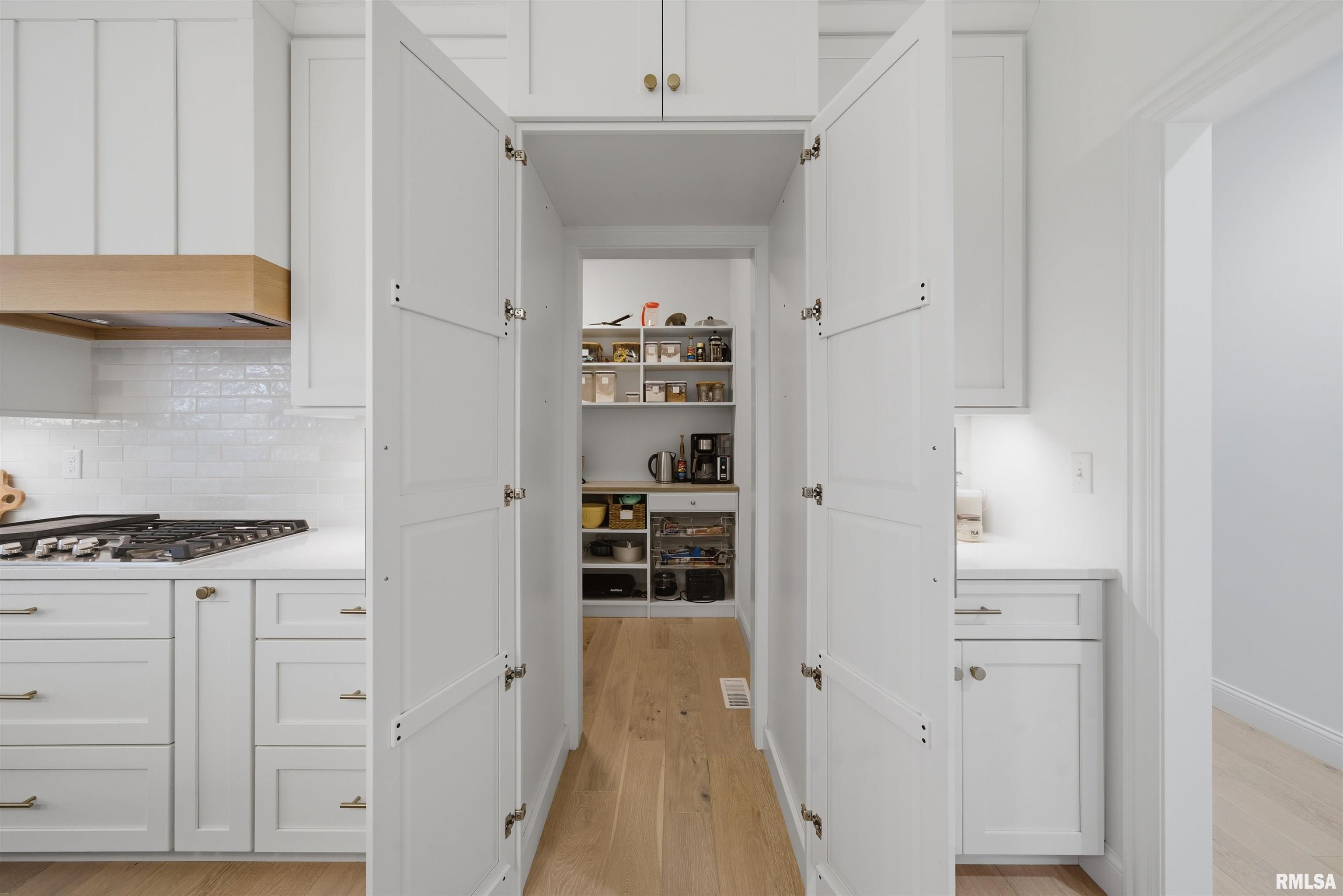 201 Royal Point Court Pekin, IL 61554 - Photo 19 of 56