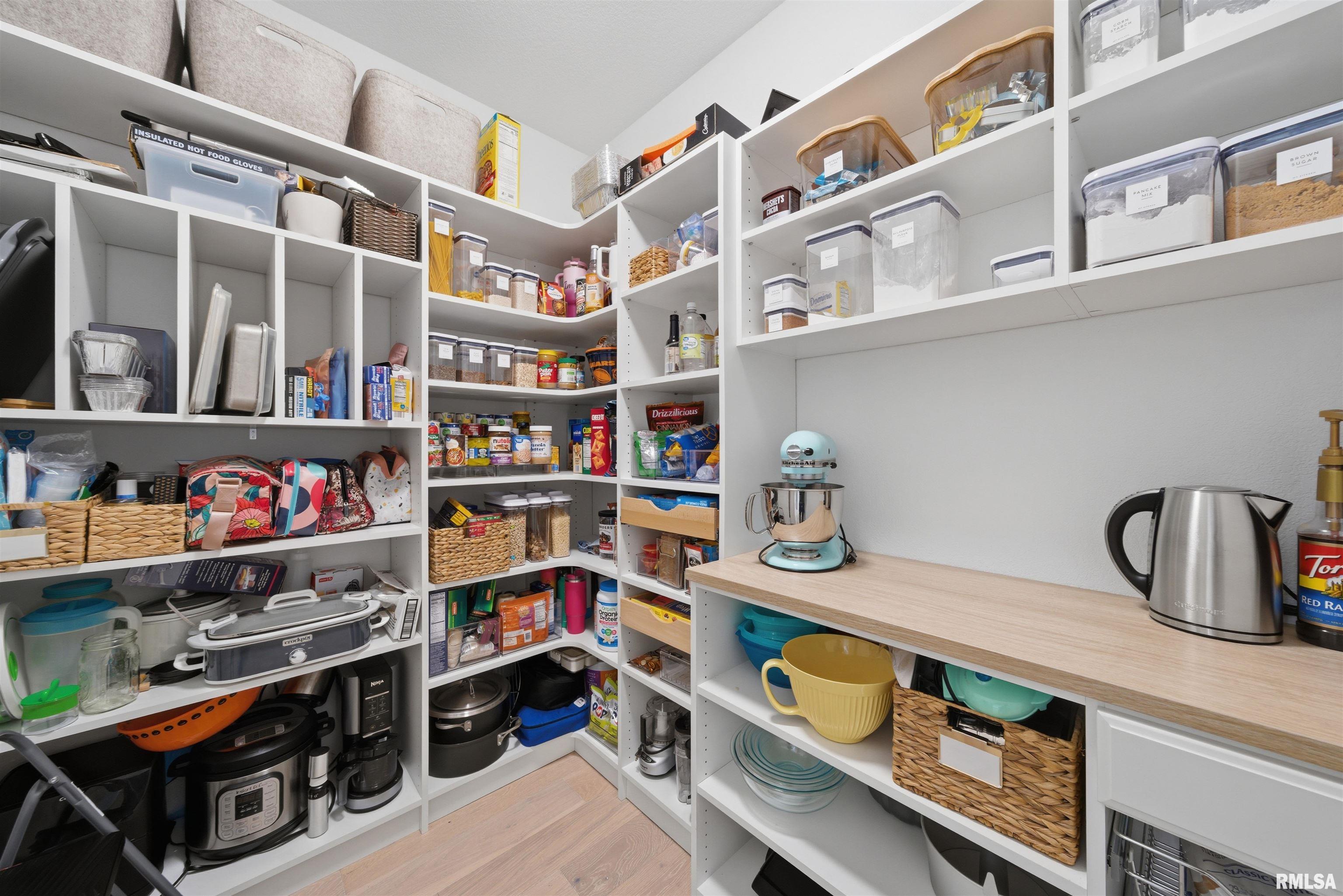 201 Royal Point Court Pekin, IL 61554 - Photo 20 of 56