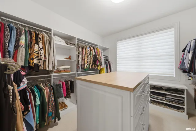 $799,900 | 201 Royal Point Court, Pekin, IL 61554