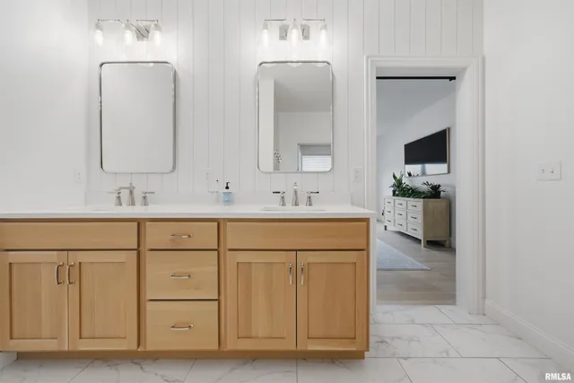 $799,900 | 201 Royal Point Court, Pekin, IL 61554