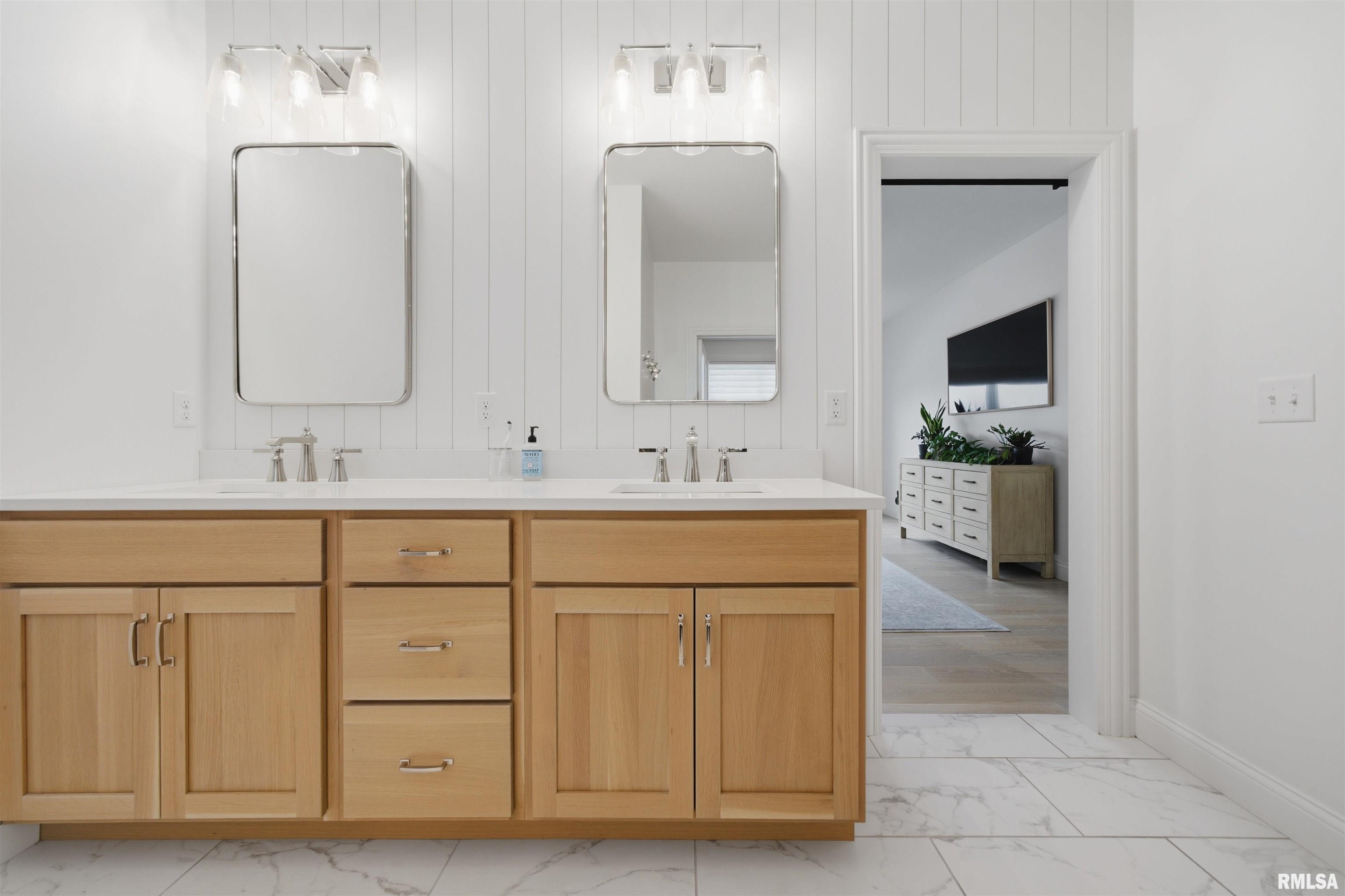 201 Royal Point Court Pekin, IL 61554 - Photo 28 of 56