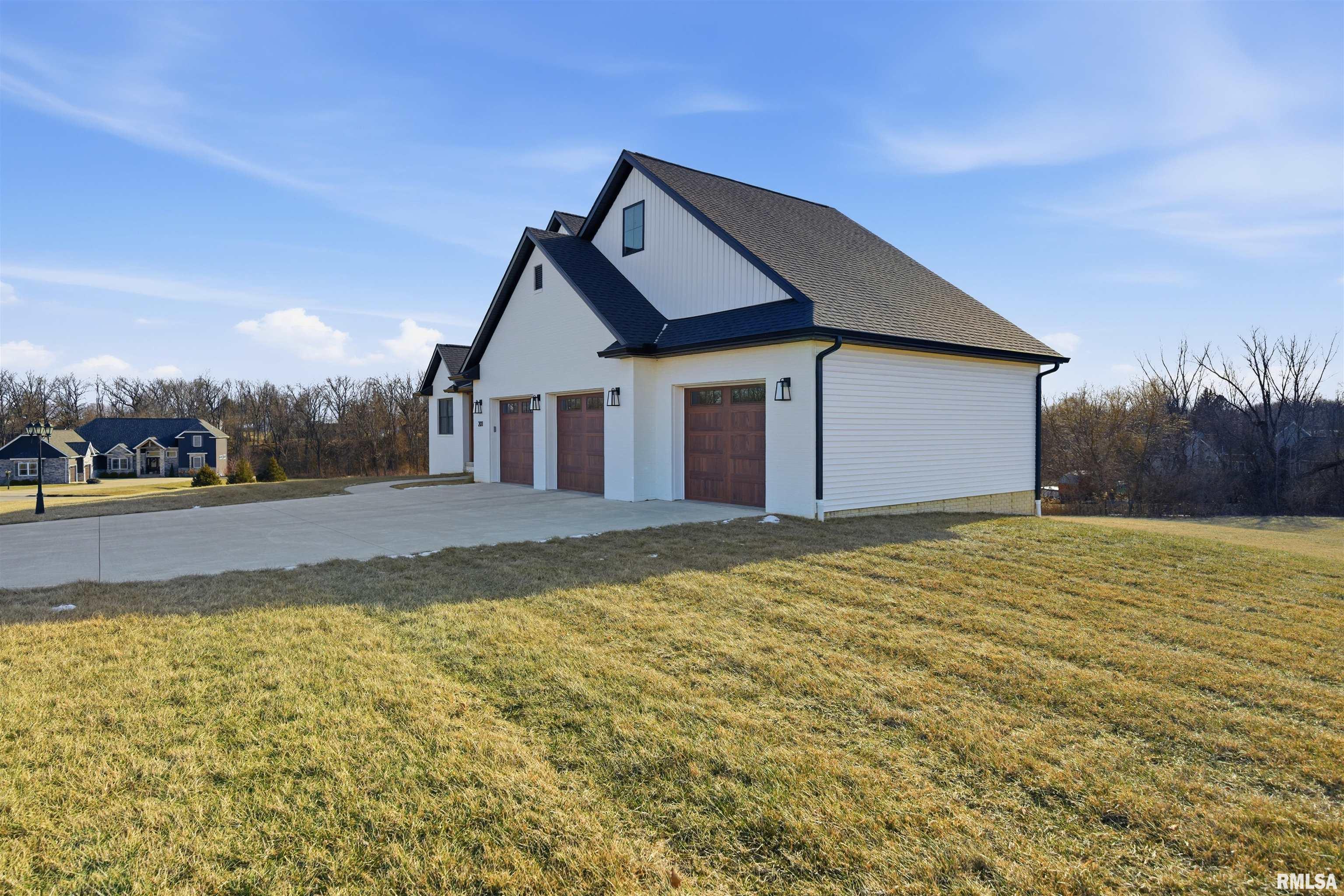 201 Royal Point Court Pekin, IL 61554 - Photo 3 of 56