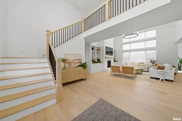 $799,900 | 201 Royal Point Court, Pekin, IL 61554