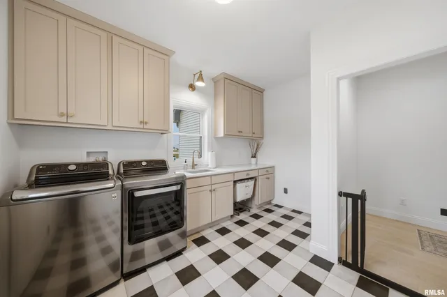 $799,900 | 201 Royal Point Court, Pekin, IL 61554