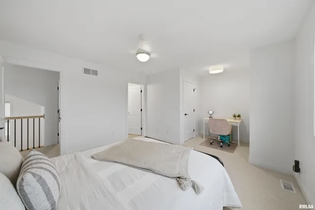 $799,900 | 201 Royal Point Court, Pekin, IL 61554