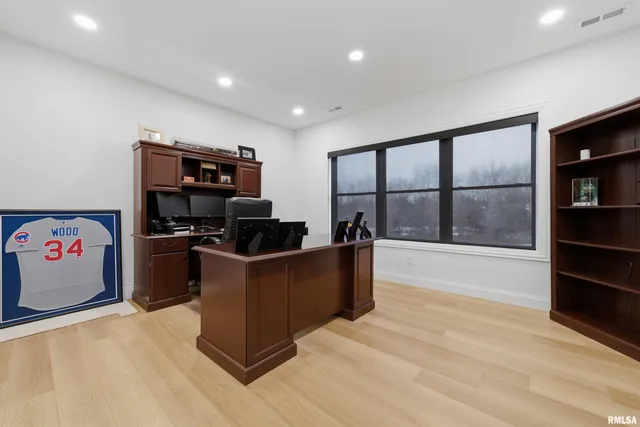 $799,900 | 201 Royal Point Court, Pekin, IL 61554