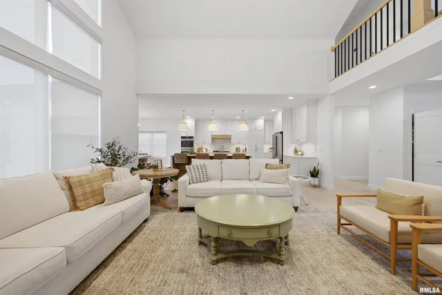 $799,900 | 201 Royal Point Court, Pekin, IL 61554