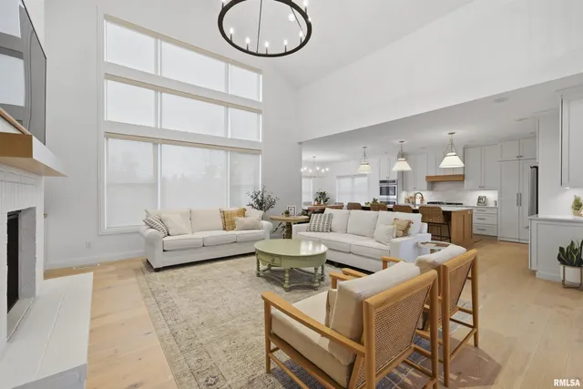 $799,900 | 201 Royal Point Court, Pekin, IL 61554