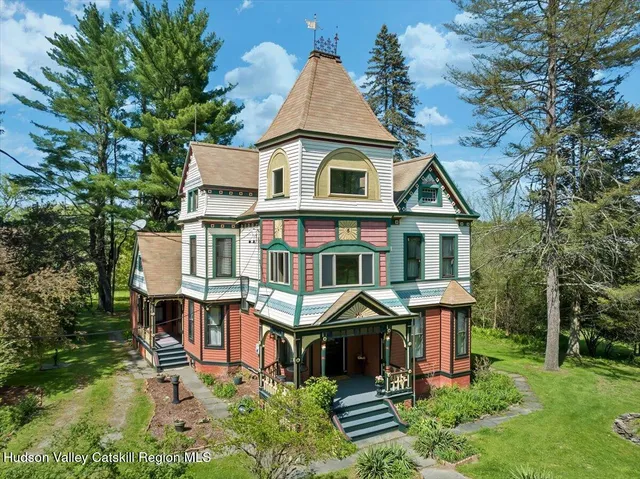 a view of a house with a big yard