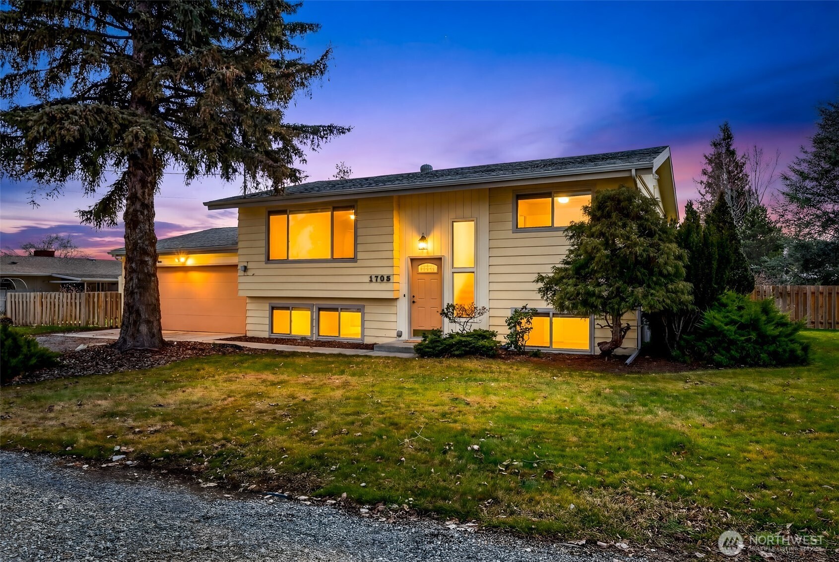 1705 Norman Street Wenatchee, WA 98801 - Photo 3 of 40