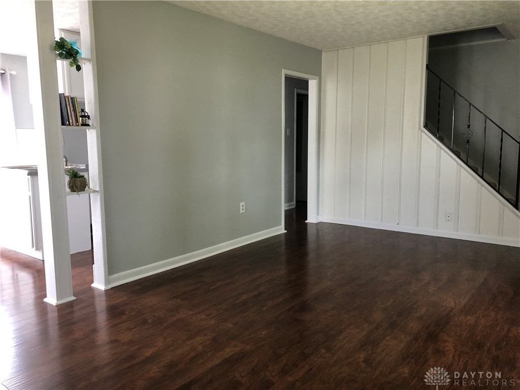 2205 South Hadley Road Springfield, OH 45505 - Photo 6 of 38 Gallery Image 6